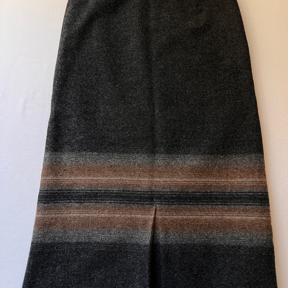 Cabela’s Women’s Size 14 100% Virgin Wool Gray Midi A-Line Skirt - Picture 9 of 9